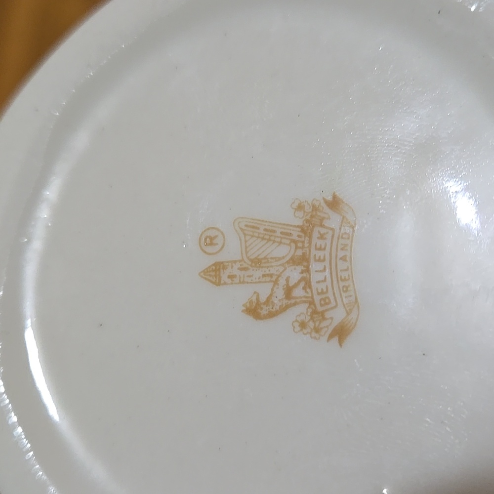 Belleek Shamrock Covered Petite Jar & Lidslide 3 5/8" EUC - Picture 5 of 5